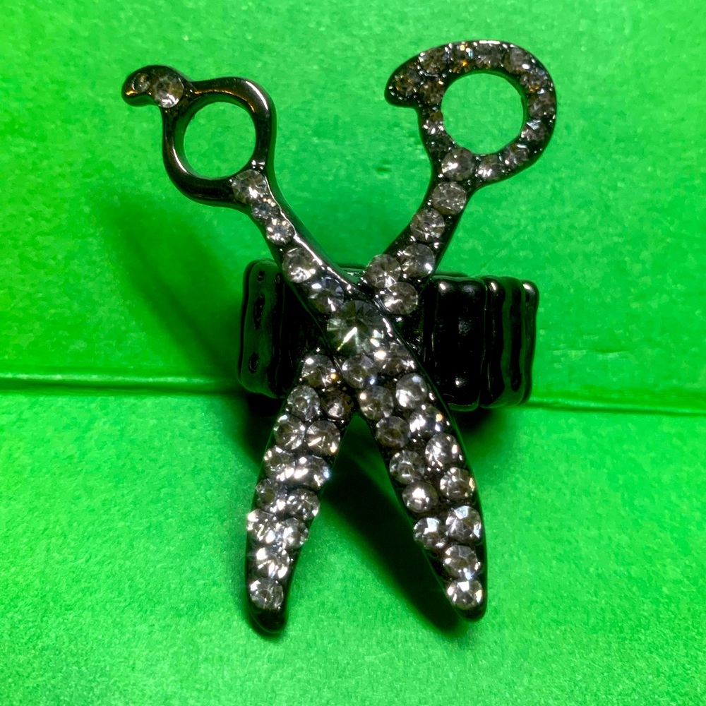 New beautiful Black bling seamstress / hairstylist ring
